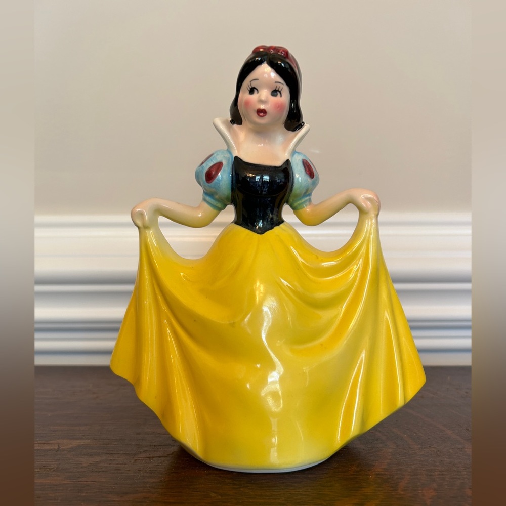 1970 Disneyland Snow White souvenir